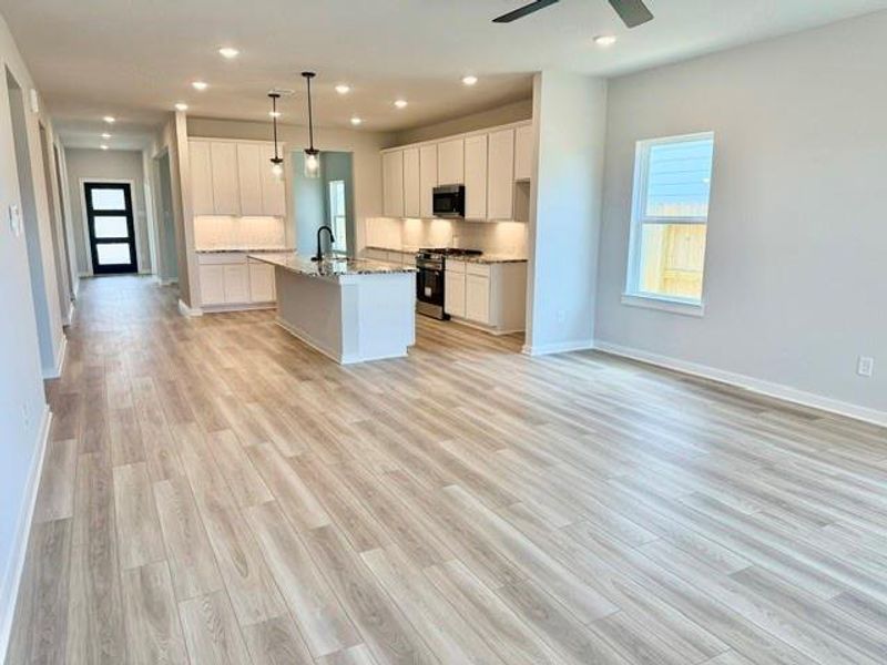 Spacious, unfurnished interior of a new home in Sundance Cove, Crosby (Image 7).