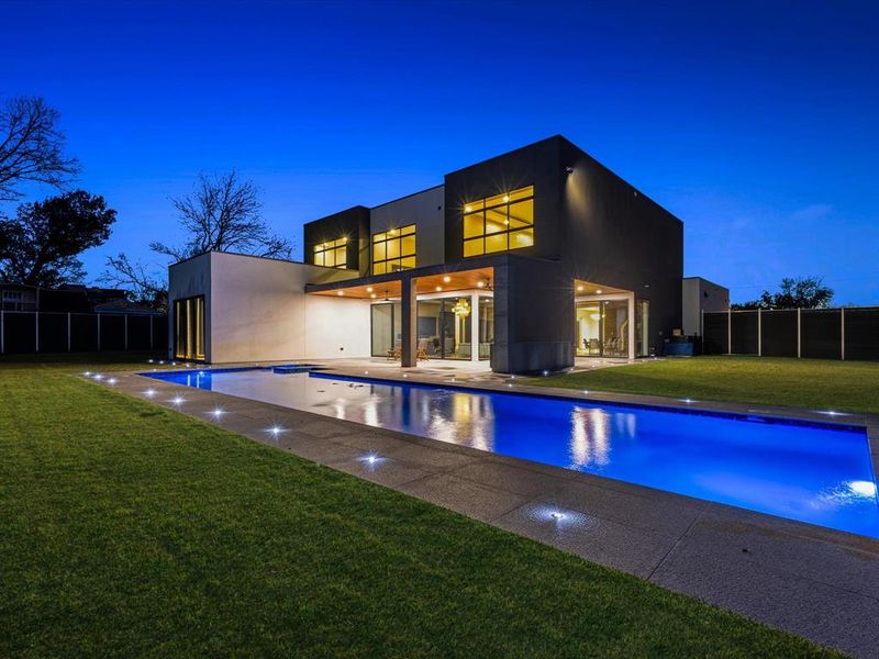 Exterior details and patio area of a home in , Dallas (Image 18).