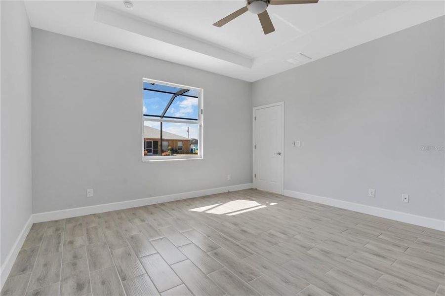 Spacious, unfurnished interior of a new home in , Cape Coral (Image 33).