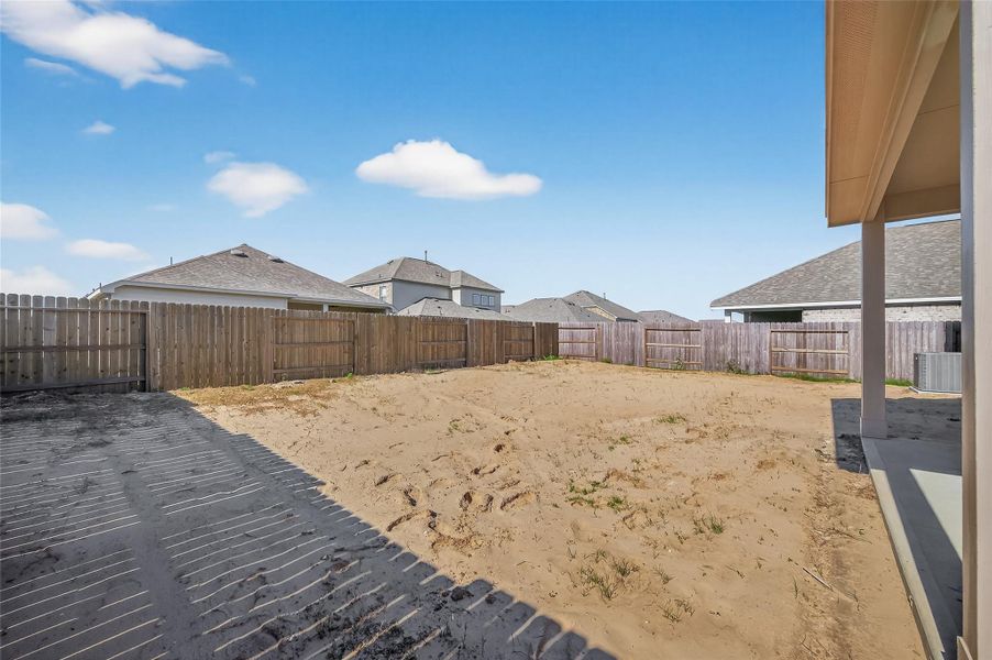 Exterior details and patio area of a home in Lago Mar, Texas City (Image 18).