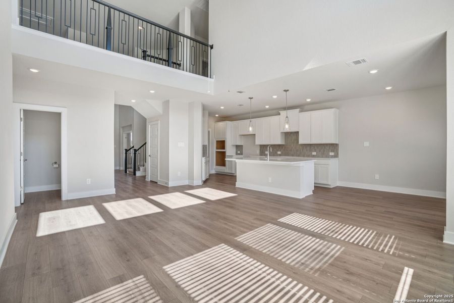 Spacious, unfurnished interior of a new home in Carmel Ranch, Schertz (Image 30).