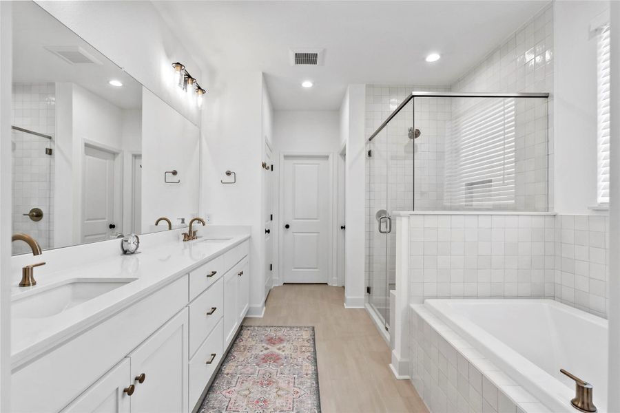 Furnished interior view inside a new home in , Bryan (Image 14).