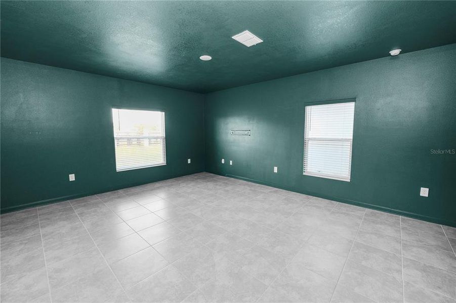 Spacious, unfurnished interior of a new home in Ranches at Lake McLeod, Eagle Lake (Image 31).