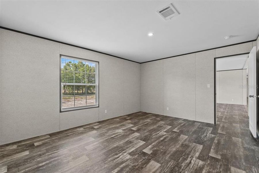 Spacious, unfurnished interior of a new home in , Crystal River (Image 34).