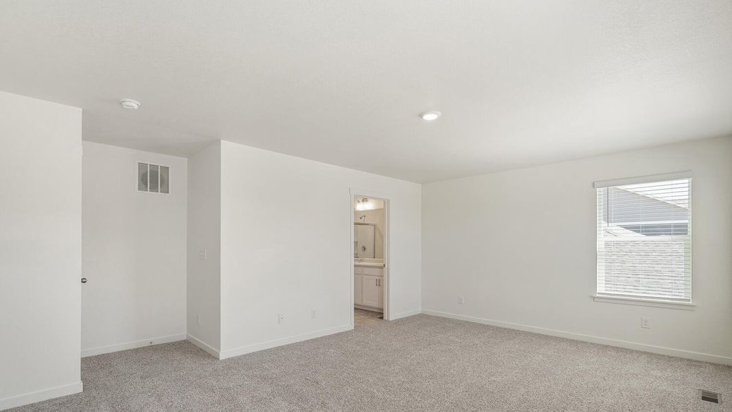 Spacious, unfurnished interior of a new home in Silver Peaks, Lochbuie (Image 22).