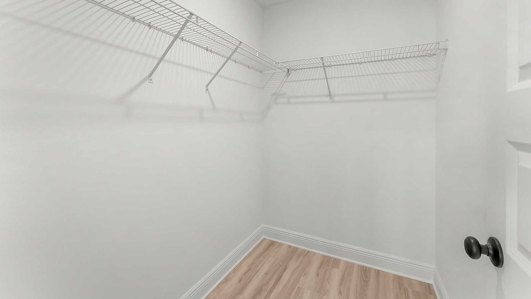 Spacious, unfurnished interior of a new home in Colonial East, Panama City Beach (Image 19).