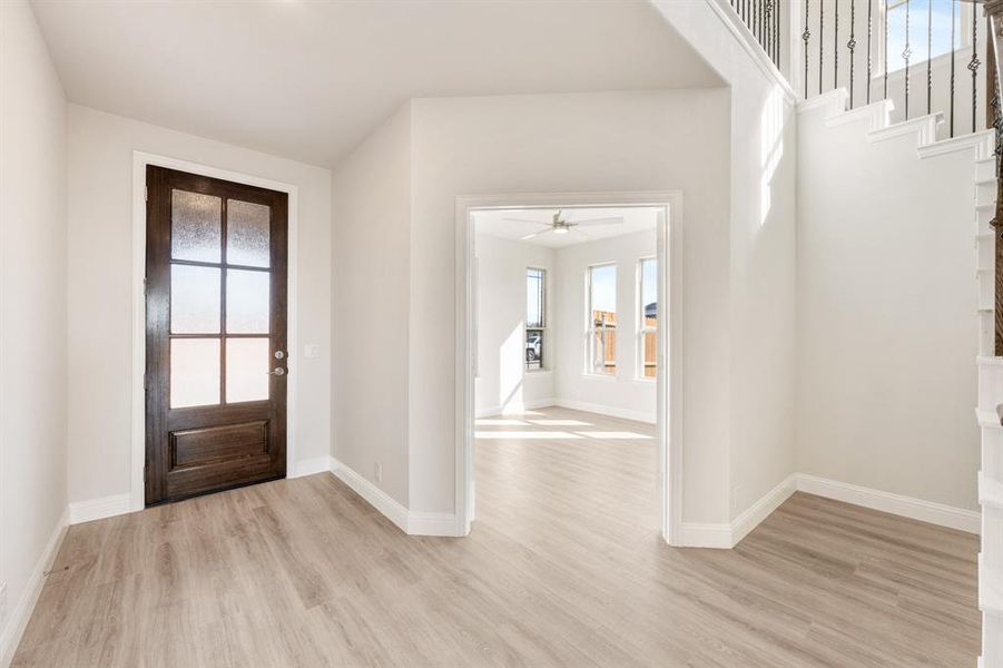 Spacious, unfurnished interior of a new home in El Dorado, Granbury (Image 33).