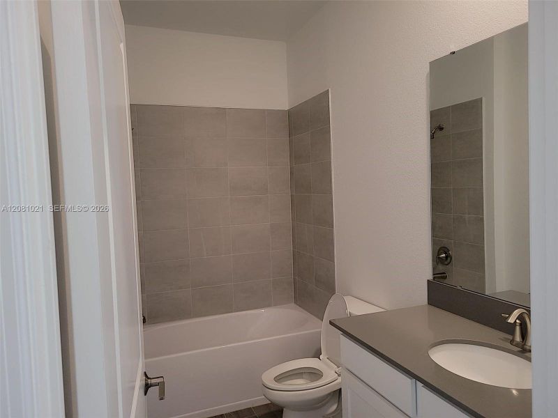 Furnished interior view inside a new home in , Orlando (Image 13).