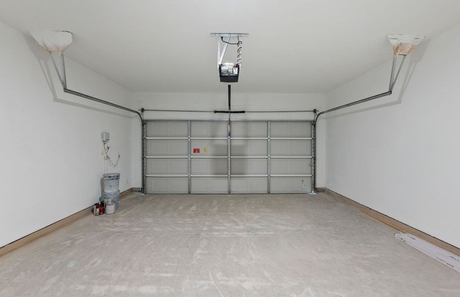 Spacious, unfurnished interior of a new home in Horizon Lake, Leander (Image 53).