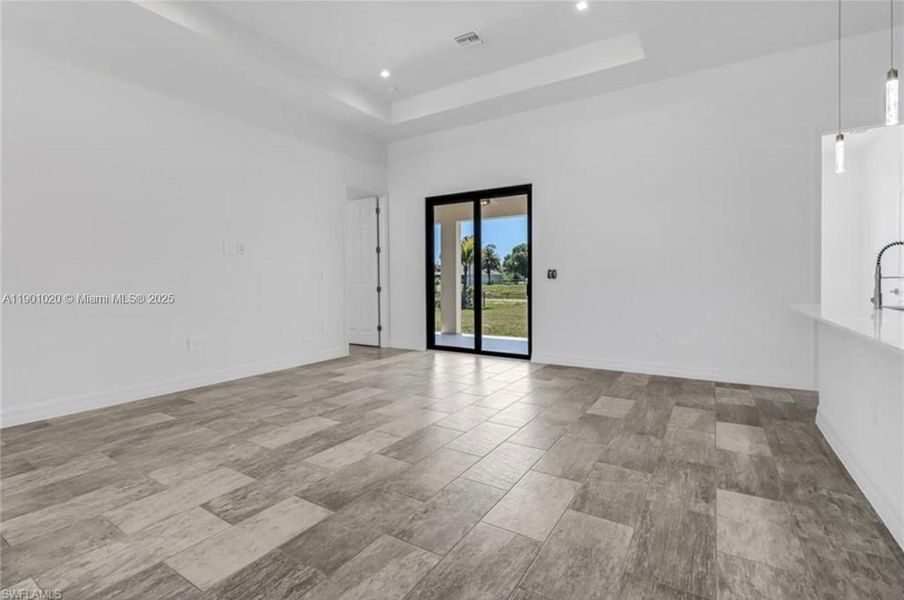 Spacious, unfurnished interior of a new home in , Lehigh Acres (Image 17).