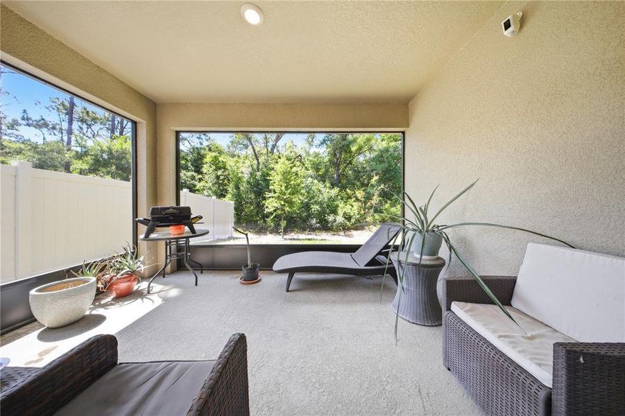 Exterior details and patio area of a home in Pelham Park, Deland (Image 22).