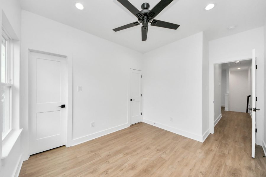 Spacious, unfurnished interior of a new home in , Houston (Image 7).