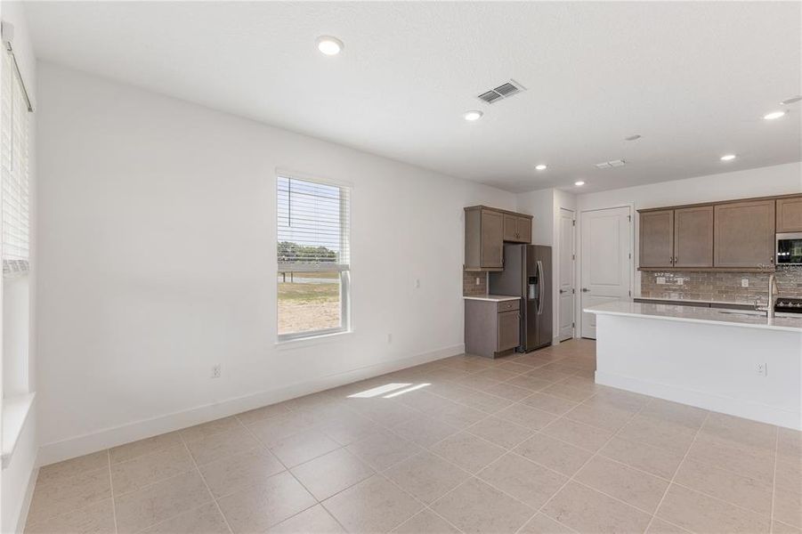 Spacious, unfurnished interior of a new home in Ocala Preserve, Ocala (Image 30).