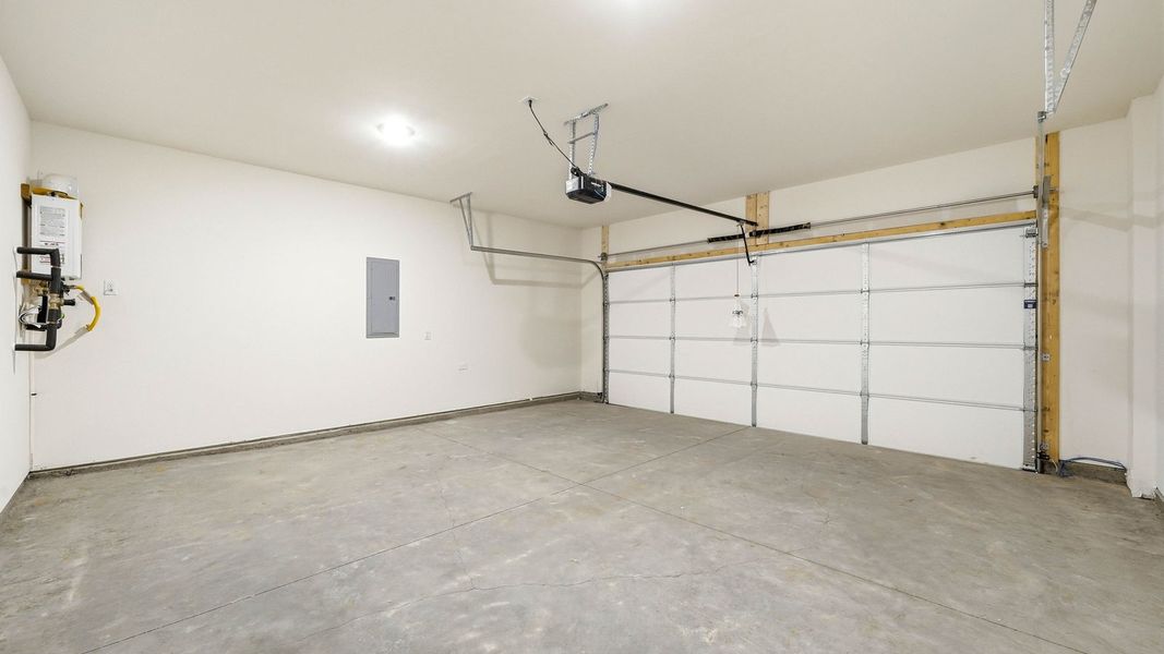 Spacious, unfurnished interior of a new home in Fieldcrest Acres, Blountville (Image 31).