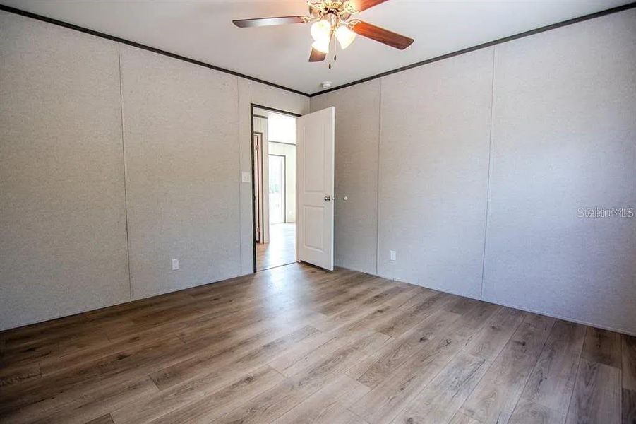 Spacious, unfurnished interior of a new home in , Okeechobee (Image 9).