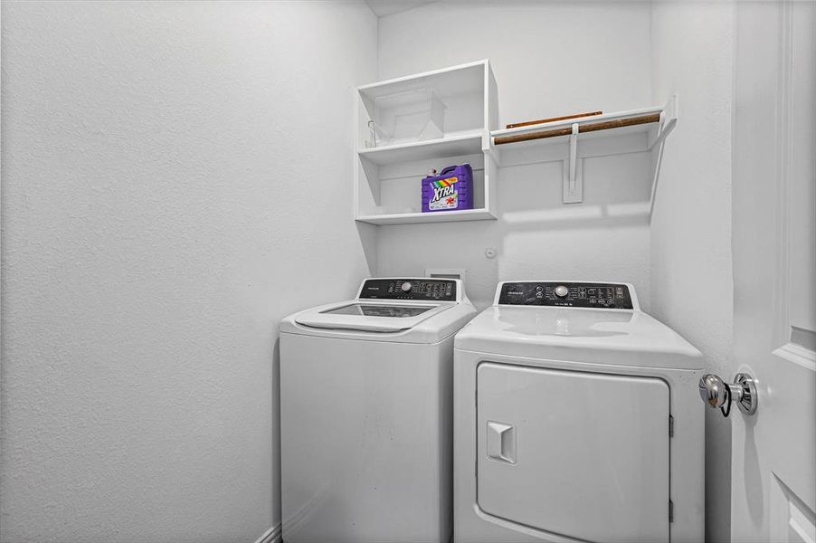 Close-up of interior finishes inside a home in Azle Grove, Azle (Image 21).