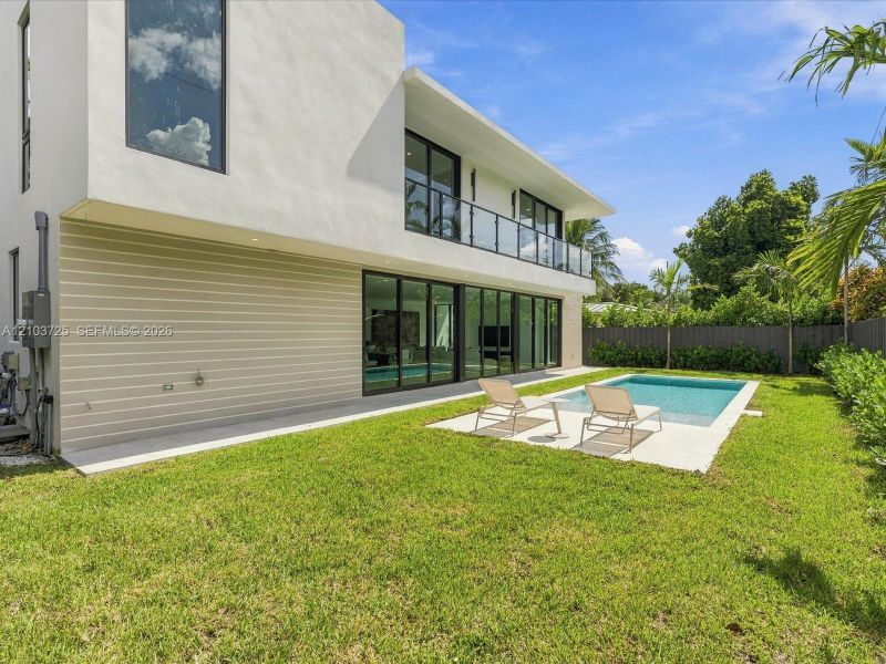 Exterior details and patio area of a home in , Miami (Image 27).