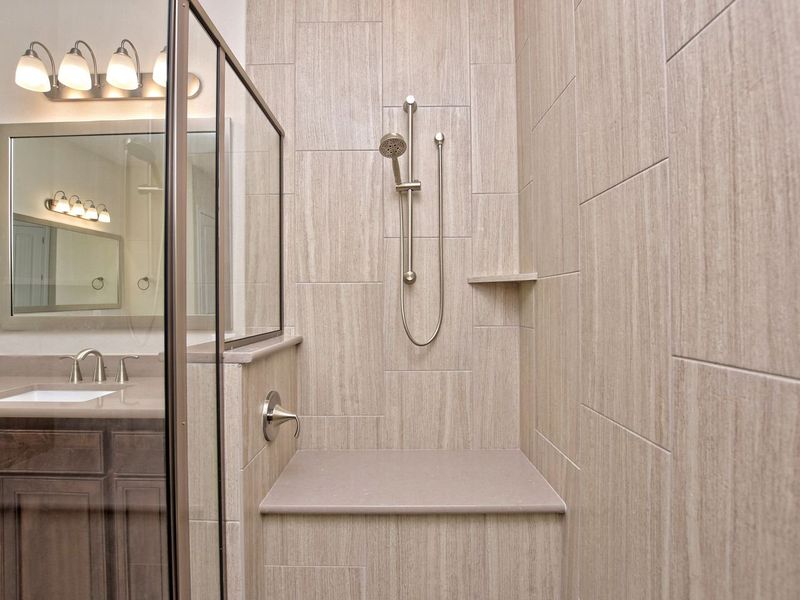 Representative interior finishes for a home built from the Siena II by Giddens Homes in Clearwater Ranch, Liberty Hill (Image 24).