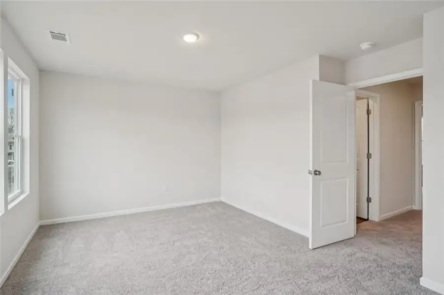 Spacious, unfurnished interior of a new home in Shallow Creek, Hogansville (Image 18).