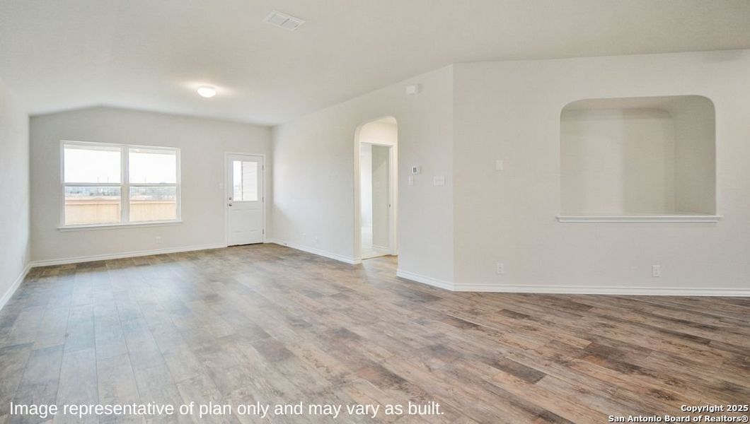 Spacious, unfurnished interior of a new home in Avenida, Converse (Image 17).
