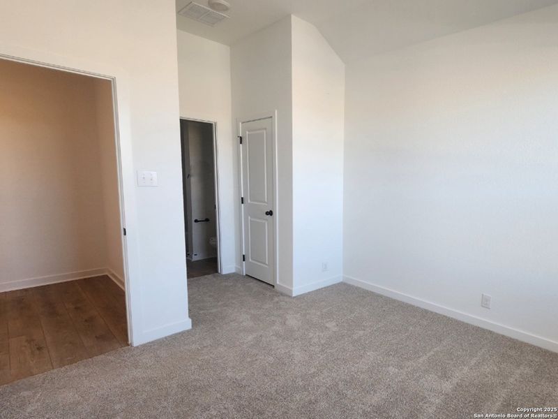 Spacious, unfurnished interior of a new home in Arcadia Ridge, San Antonio (Image 24). Spacious, unfurnished interior of a new home in Arcadia Ridge, San Antonio (Image 24).