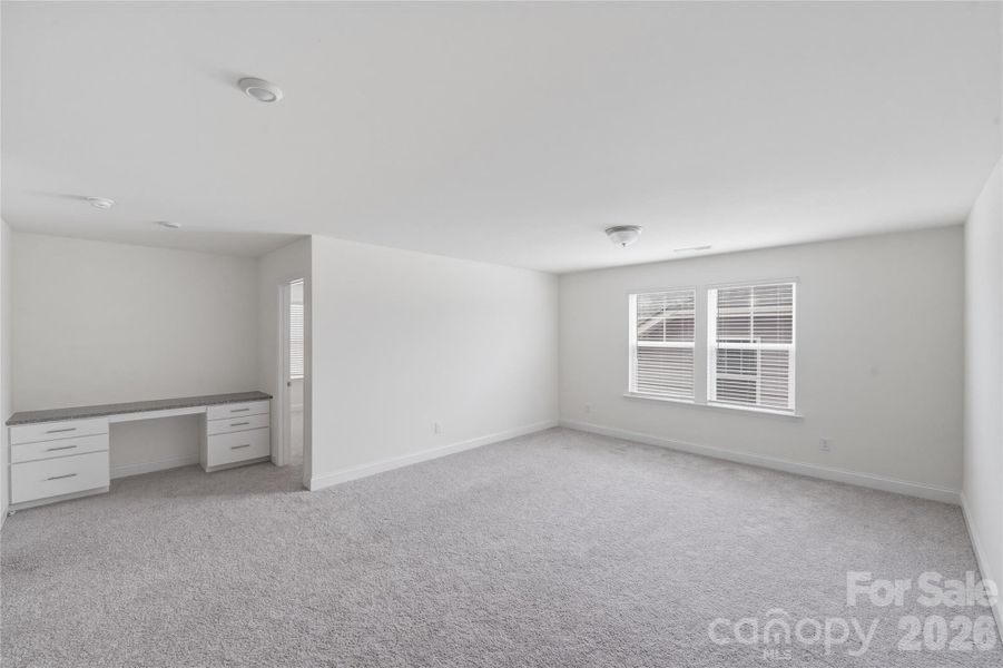 Spacious, unfurnished interior of a new home in Lakeside Glen, York (Image 16).
