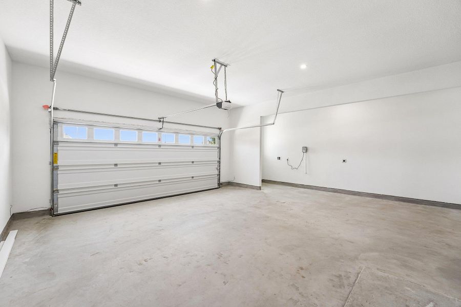 Spacious, unfurnished interior of a new home in Sauls Ranch, Round Rock (Image 23).