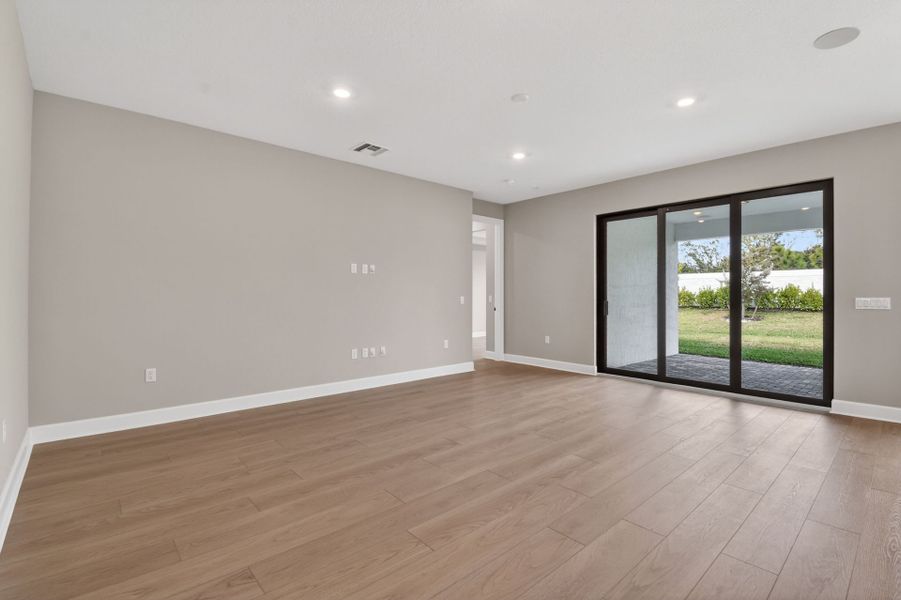 Spacious, unfurnished interior of a new home in Hendrix Reserve, Lake Worth (Image 20).