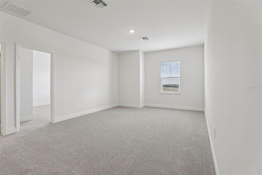 Spacious, unfurnished interior of a new home in Cyrene at Minneola, Minneola (Image 38).