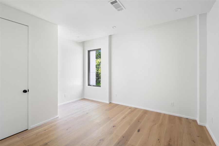 Spacious, unfurnished interior of a new home in , Austin (Image 19).