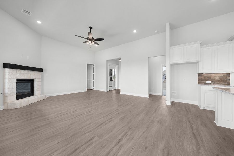 Spacious, unfurnished interior of a new home in Heritage, Rockwall (Image 19).