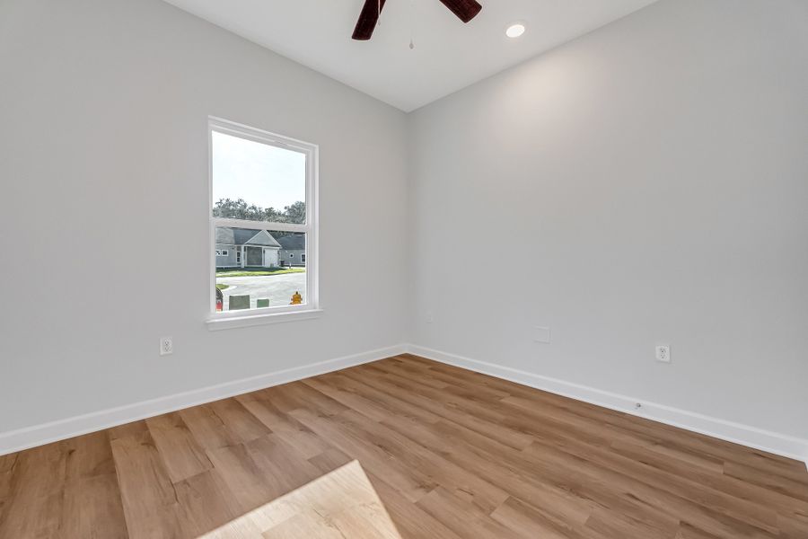 Spacious, unfurnished interior of a new home in Live Oak Cottages, Freeport (Image 40).