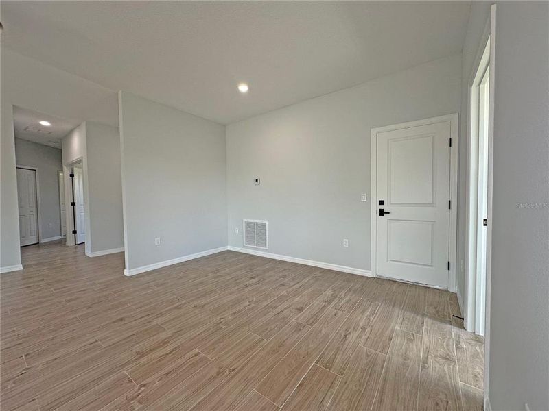 Spacious, unfurnished interior of a new home in , Port Charlotte (Image 12).