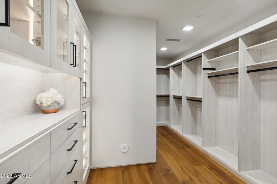 029_WALK-IN CLOSET 029_WALK-IN CLOSET