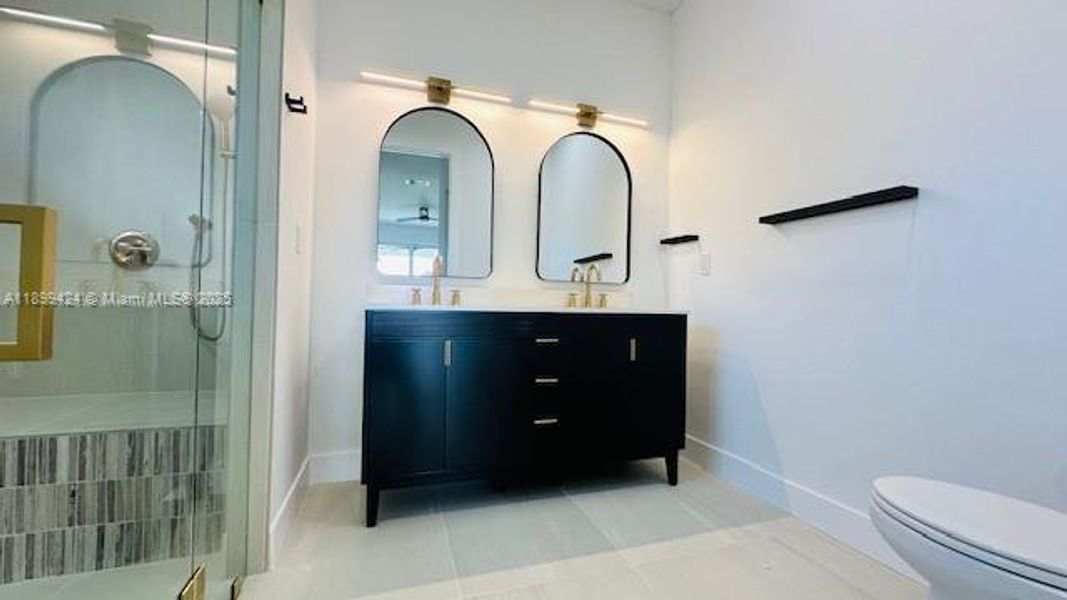 Furnished interior view inside a new home in , Lake Placid (Image 7).