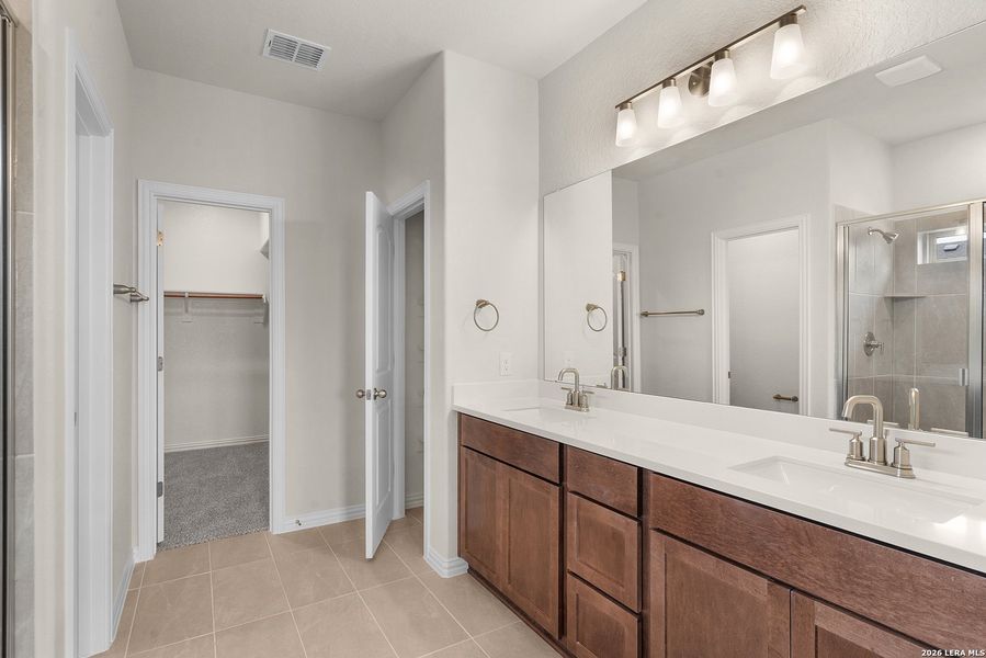Furnished interior view inside a new home in Meyer Ranch - Enclave, New Braunfels (Image 7).