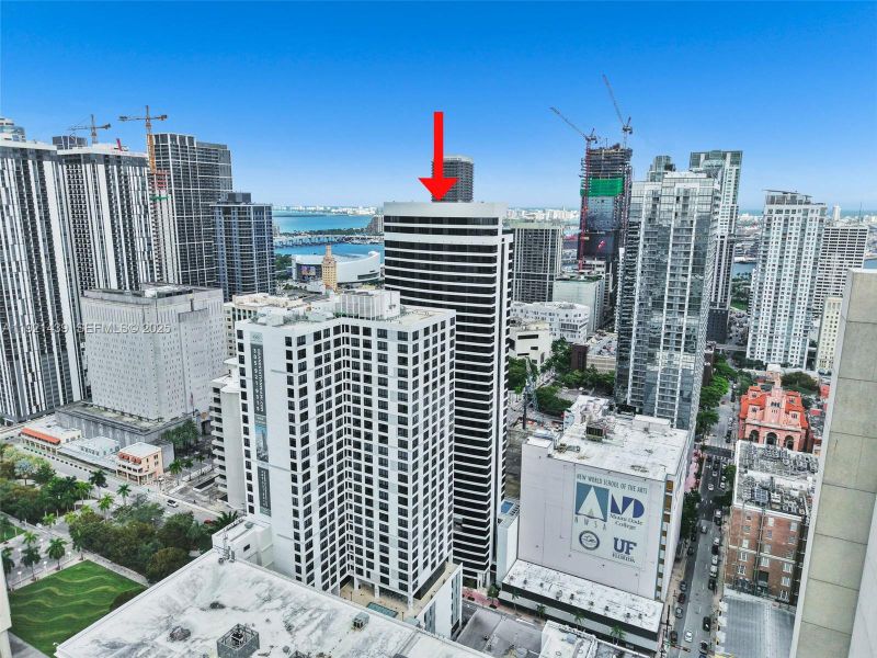 Condo located in Miami, FL showcasing its design and architecture (Image 29).