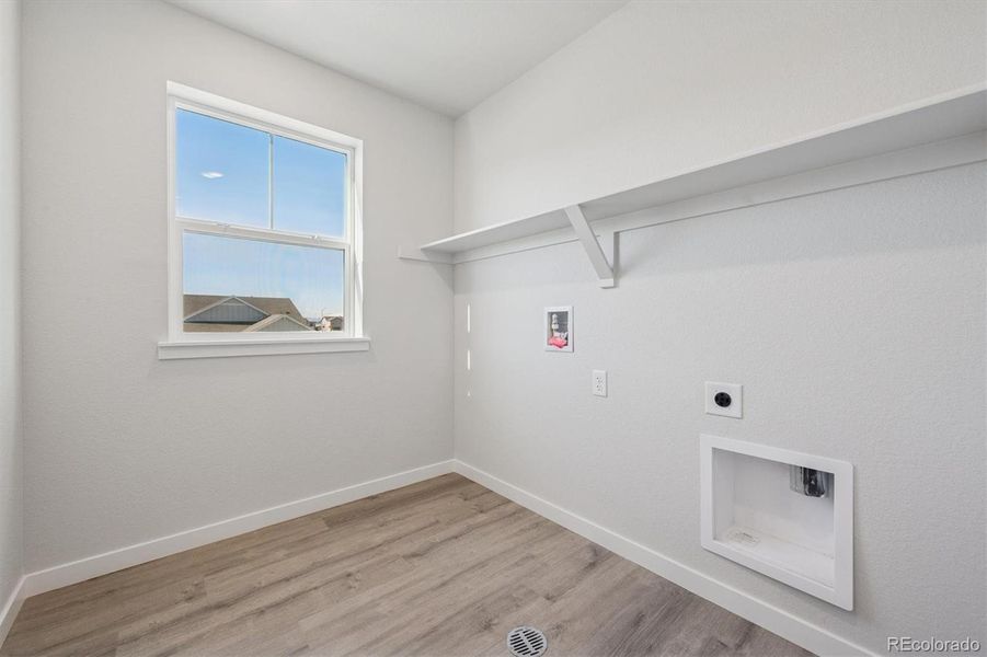 Spacious, unfurnished interior of a new home in The Aurora Highlands, Aurora (Image 21).