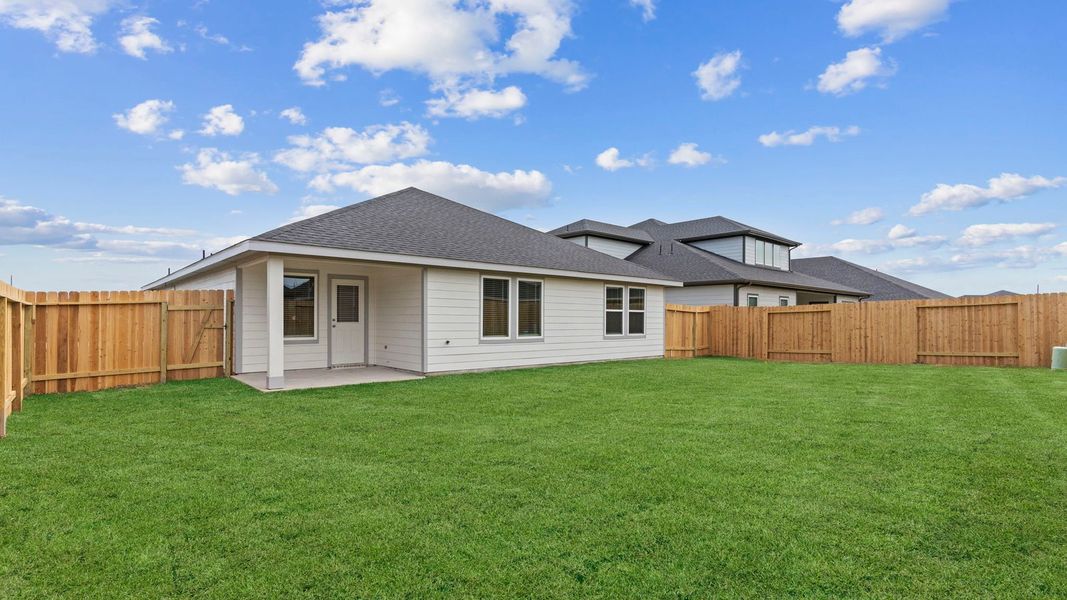 Exterior details and patio area of a home in Evergreen, Rosenberg (Image 16).
