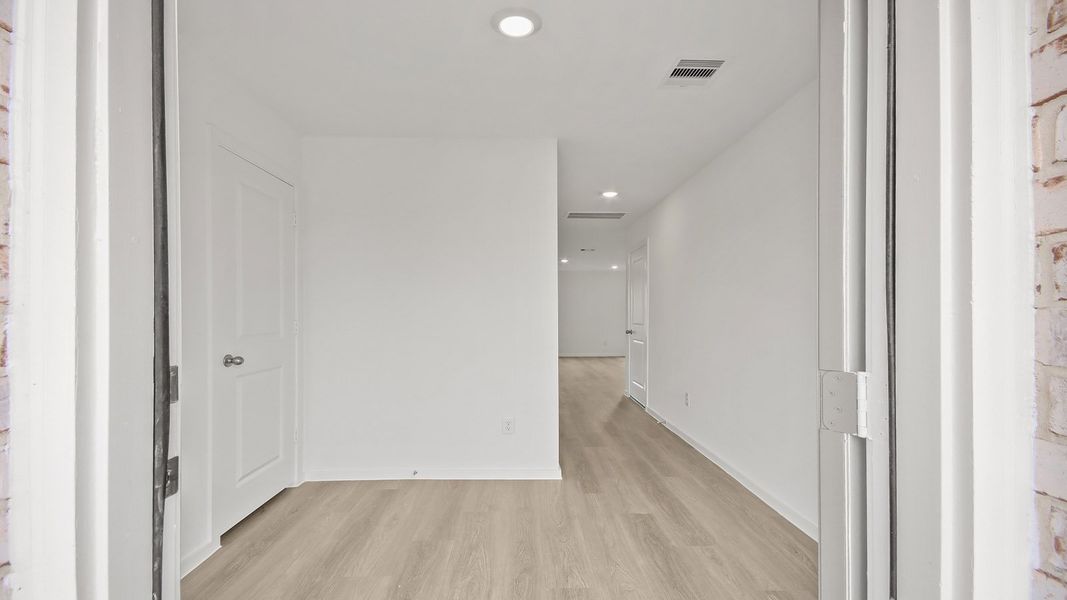 Representative unfurnished interior of a home built from the Callahan by D.R. Horton in Mill Creek, Magnolia (Image 10).