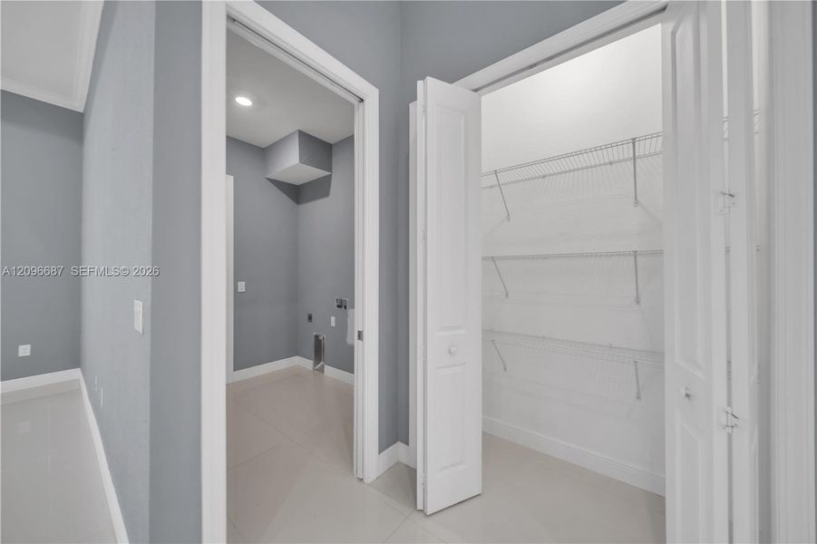Spacious, unfurnished interior of a new home in , Lehigh Acres (Image 14).