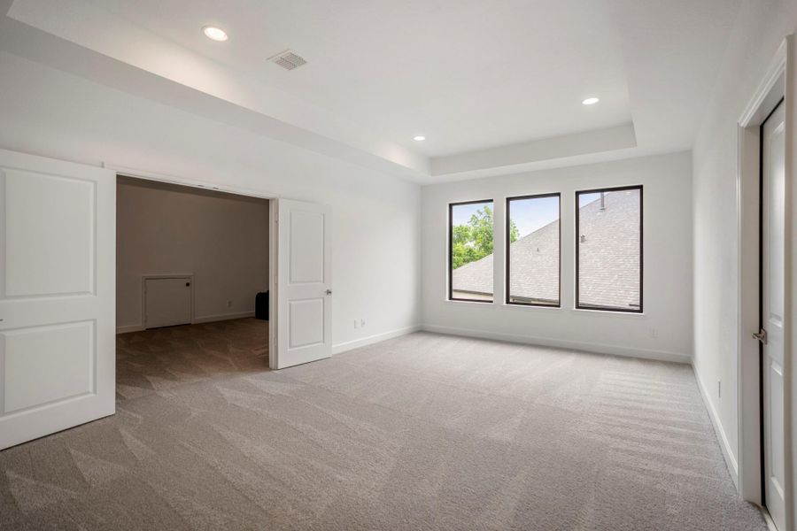 Spacious, unfurnished interior of a new home in Fulbrook on Fulshear Creek, Fulshear (Image 33).