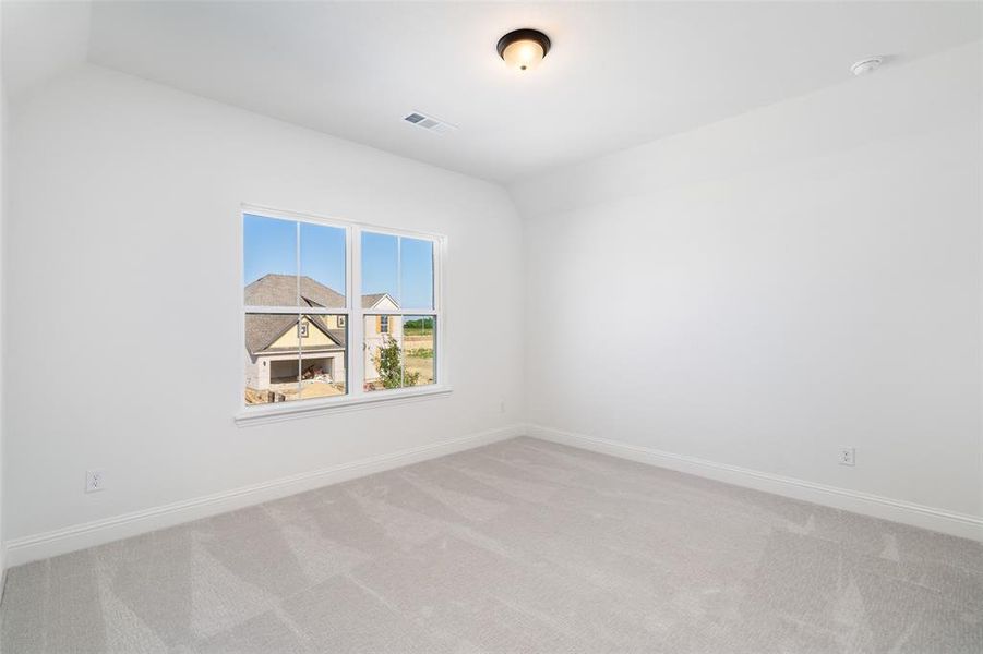 Spacious, unfurnished interior of a new home in Wildflower Ranch, Fort Worth (Image 27). Spacious, unfurnished interior of a new home in Wildflower Ranch, Fort Worth (Image 27).
