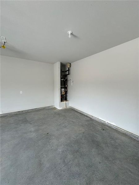 Spacious, unfurnished interior of a new home in , Dawsonville (Image 13).