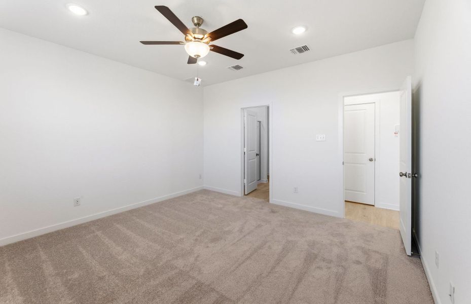 Spacious, unfurnished interior of a new home in Sonterra, Jarrell (Image 44).