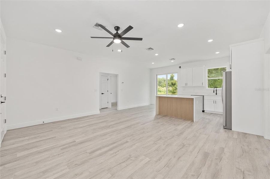 Spacious, unfurnished interior of a new home in , Summerfield (Image 31).