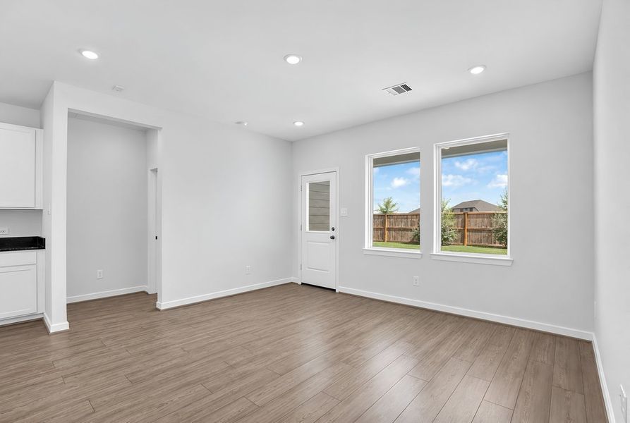 Spacious, unfurnished interior of a new home in Hockley Meadows, Hockley (Image 7).