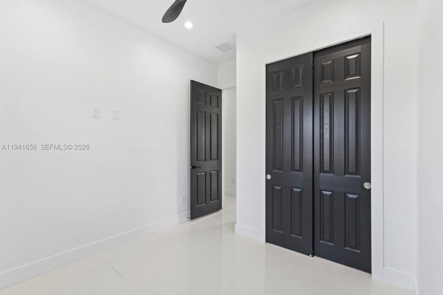 Spacious, unfurnished interior of a new home in , Lehigh Acres (Image 18).