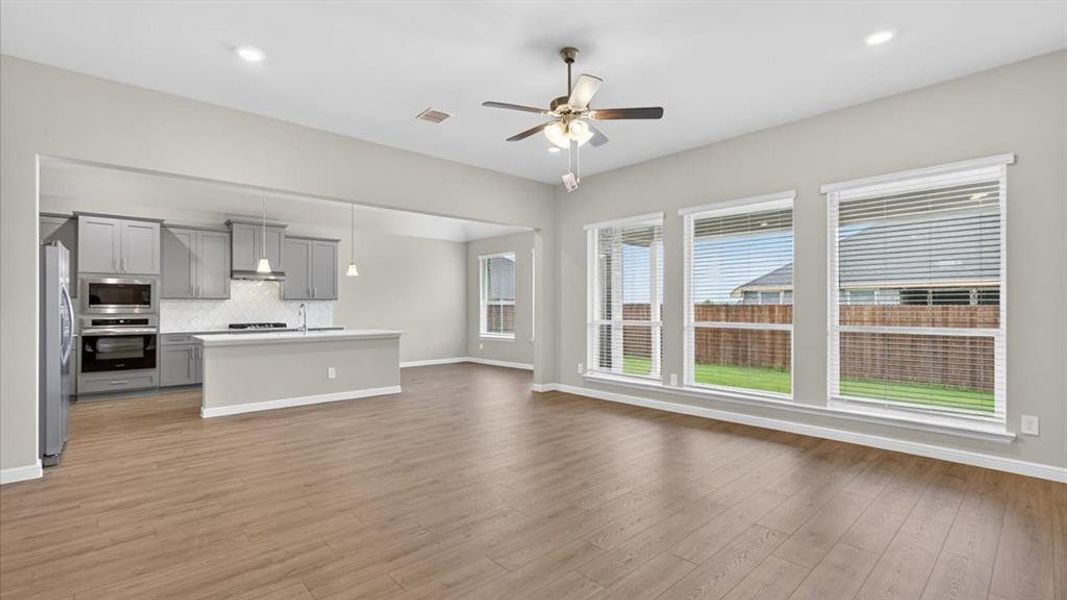 Spacious, unfurnished interior of a new home in Eden Ranch, Arlington (Image 17).