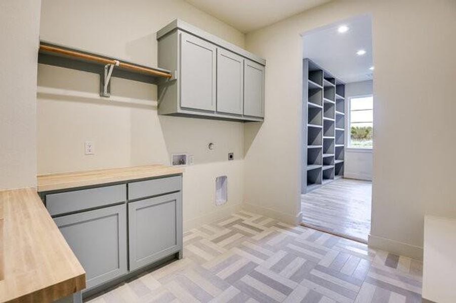 Furnished interior view inside a new home in , Midlothian (Image 10).